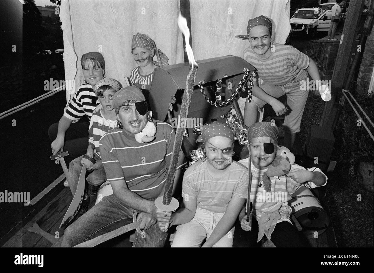 Holmfirth annual torchlight procession 1st September 1991. Pirates leader Malcolm Howlett, vice president of Holmfirth and Meltham Lions club and his young crew on their float. Stock Photo