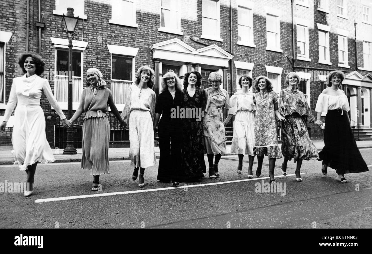Stepping out in style, ten lovely ladies from Liverpool's 'Faces' model agency, and after a ten week grooming course and final graduation the girls can face the world with their best foot forward. Liverpool, Merseyside, 8th June 1978. Stock Photo