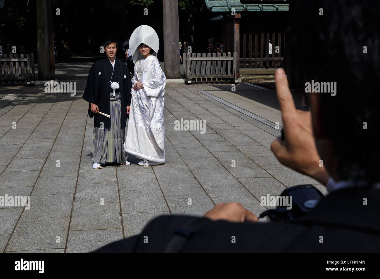 A couple at their traditional Japanese wedding ceremony is having a picture taken at Meiji Jingu shrine in Shibuya, Tokyo, Japan Stock Photo
