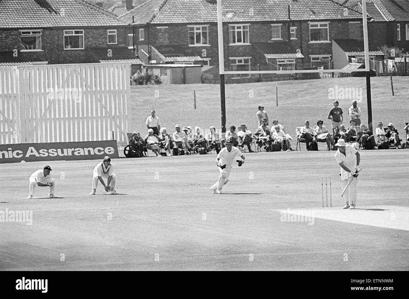 Action from the Britannic Assurance County Championship match at Acklam Park between Yorkshire and Hampshire. 1st June 1985 Stock Photo
