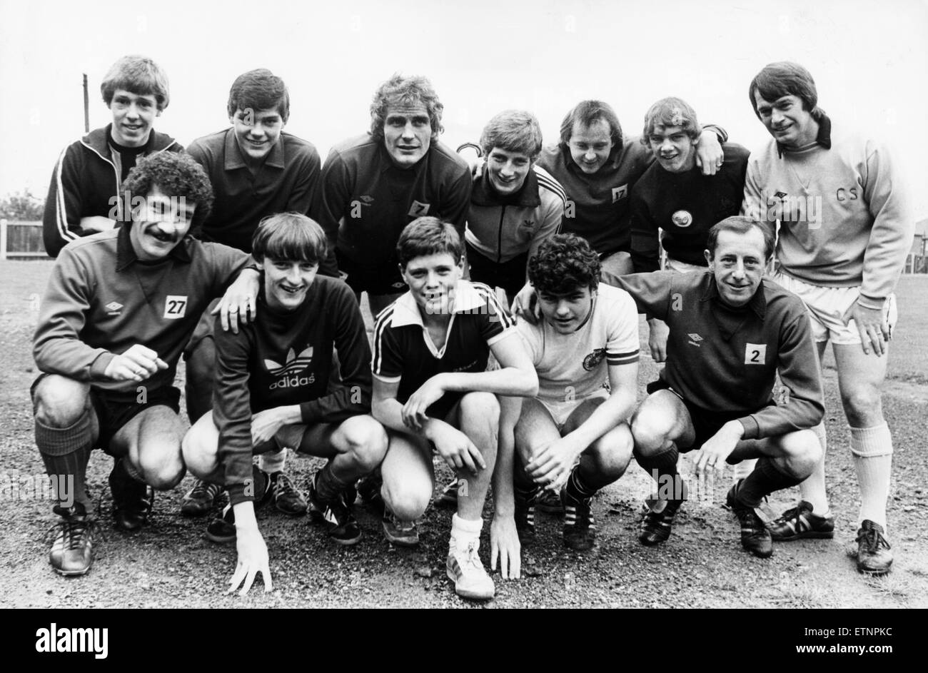 Newcastle United 1982. Togetherness, Newcastle United kids and big names. Back Row left to right, Brian Tillon, Jeff Wrightson, Jeff Clarke, Stephen Forster, David McCreery, Tony Hayton, Colin Suggett youth team coach. Front Row left to right, Terry McDermott, Brian Kilford, Paul Gascoigne, Ian Bogie and Mick Martin. 25th October 1982. Stock Photo