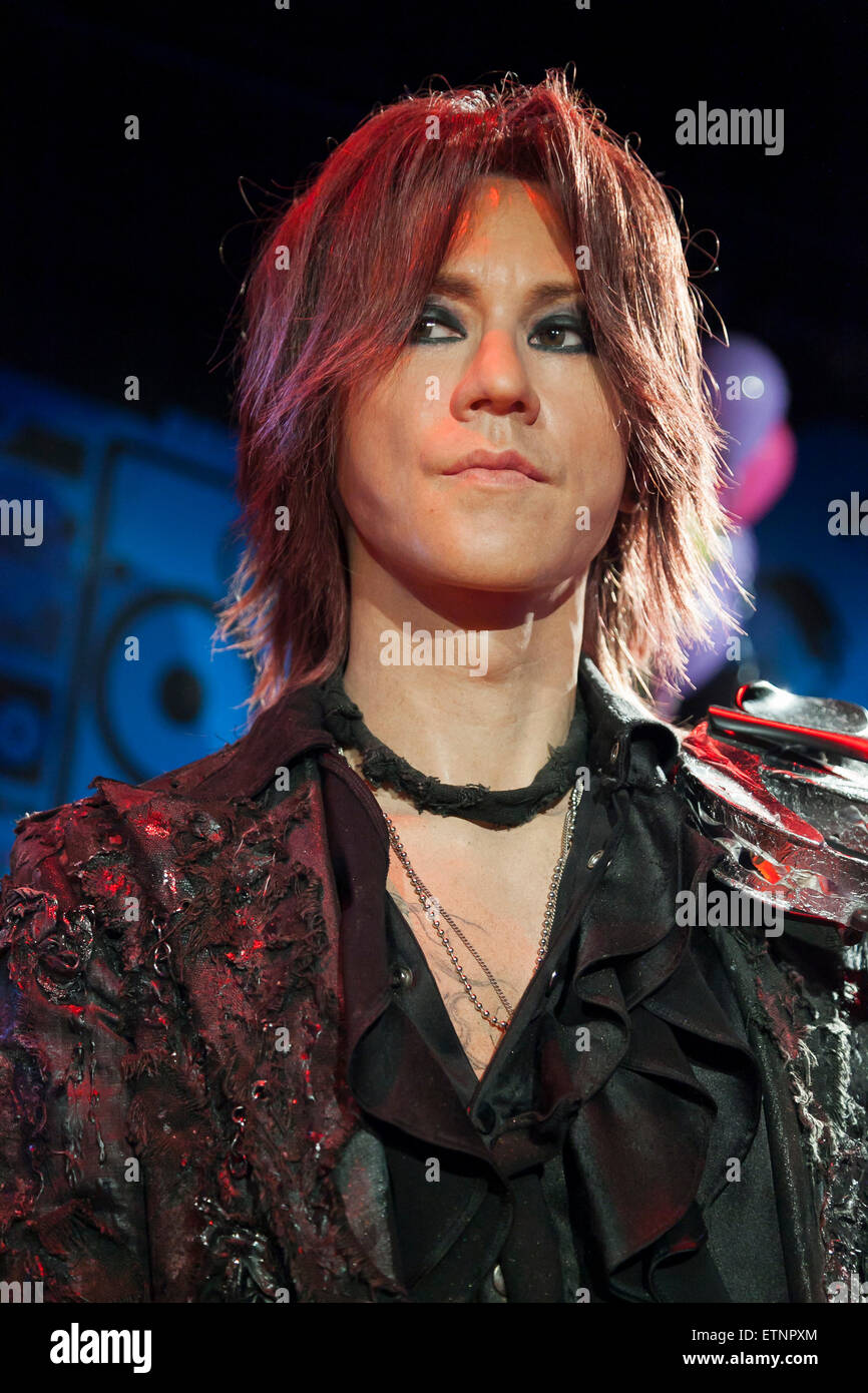 SUGIZO unveils signature delay pedal with FREE THE TONE
