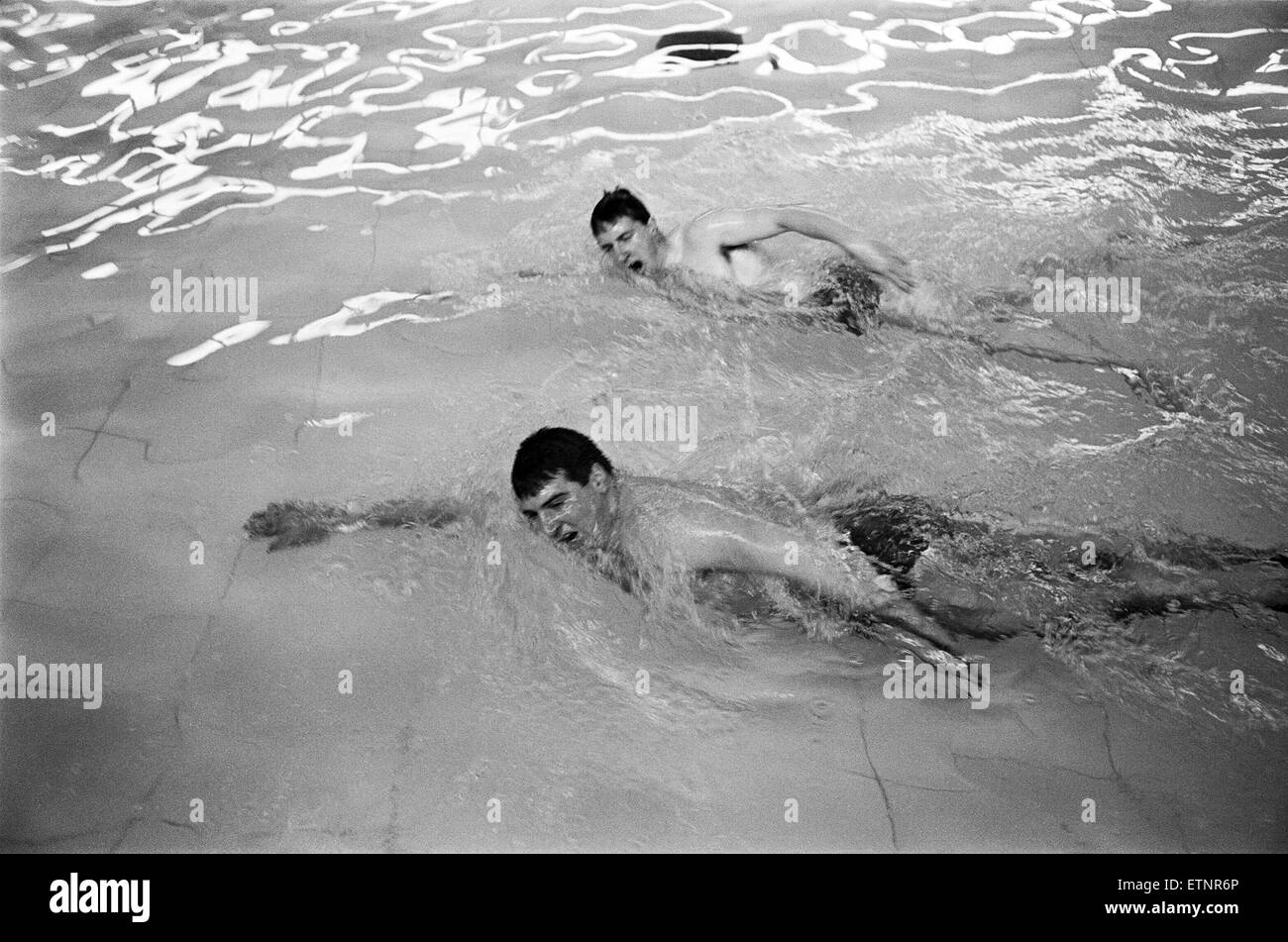 Swimmer Bobby Lord (top of picture) training with coach Graham Symonds. 8th November 1965. Stock Photo