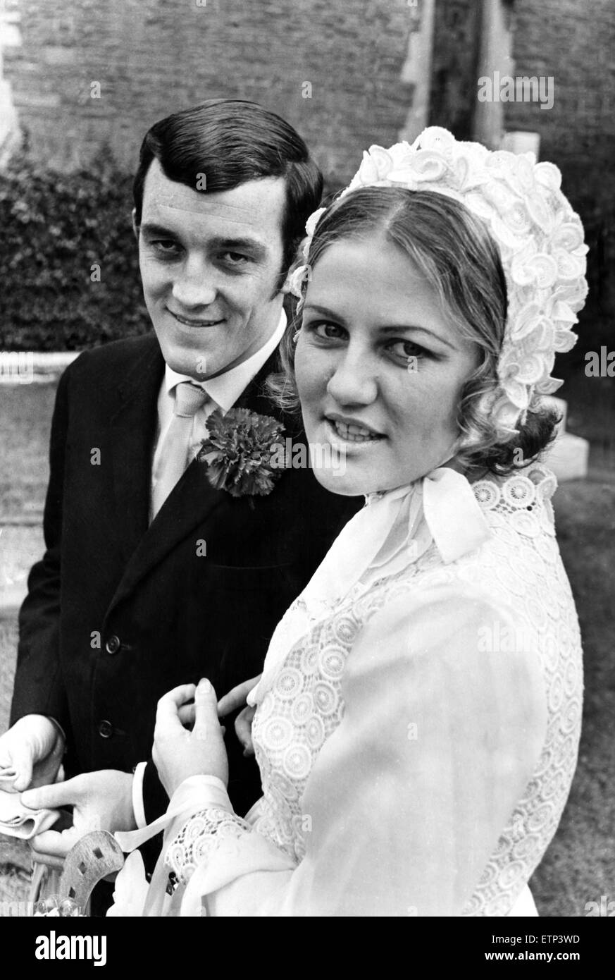 Phil Bennett (Welsh international rugby union fly half ), and his bride Miss Patricia Jones after their wedding at Holy Trinity Church, Felinfoel, Llanelli, Wales. 22nd March 1970. Stock Photo