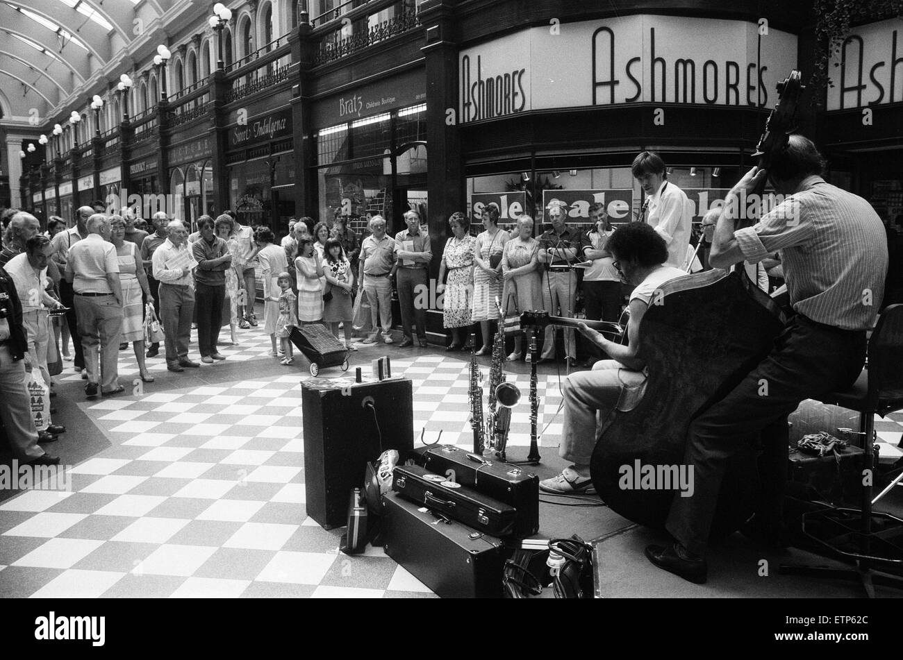 1987 Birmingham International Jazz and Blues Festival, Artists, 4th July 1987. Trevor Whiting with his Jazz Swingtet from London, play to shoppers in the Great Western Arcade in Birmingham City Centre. Stock Photo