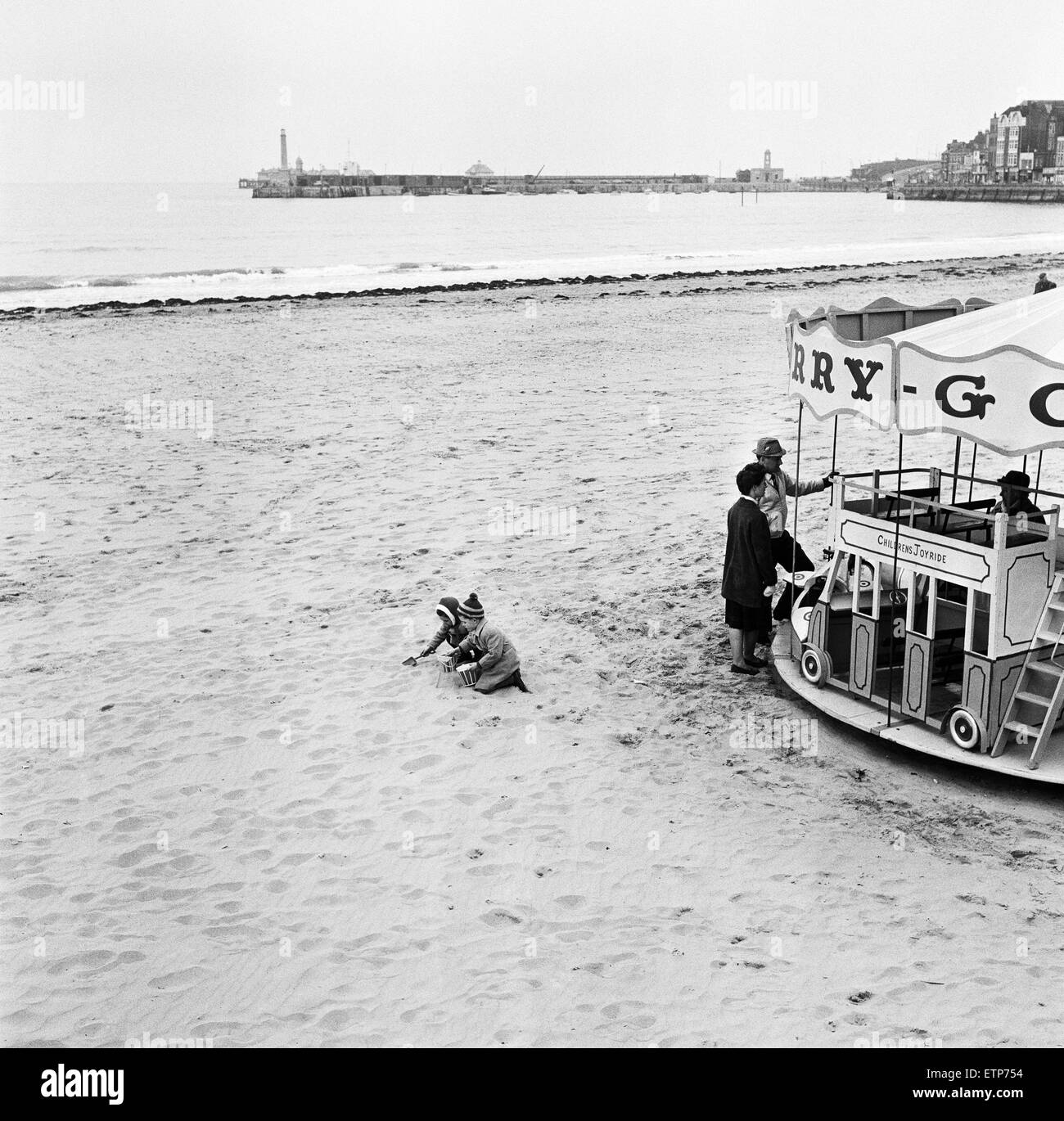 Margate beach 1960s hires stock photography and images Alamy