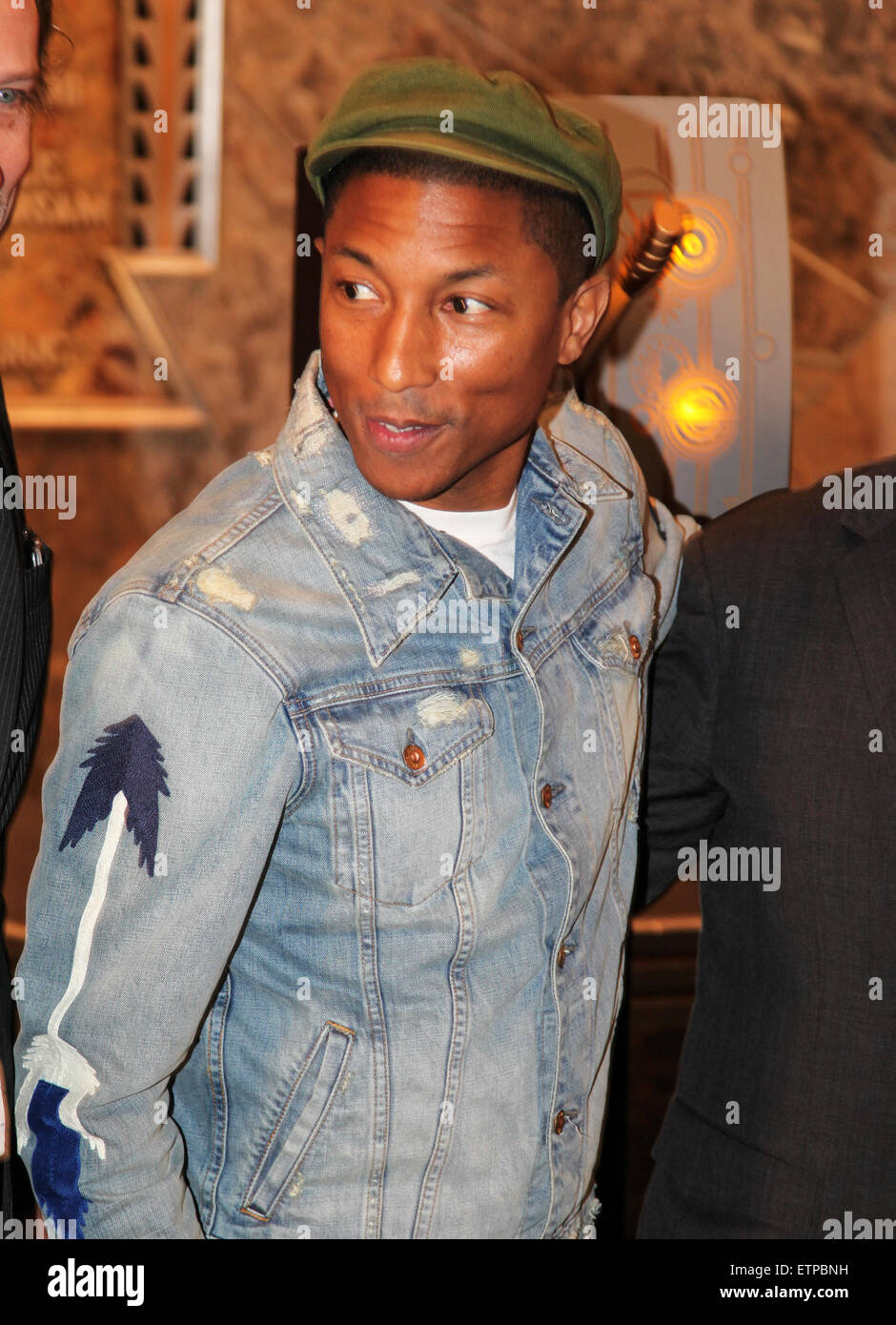 Pharrell williams grammys hi-res stock photography and images - Alamy