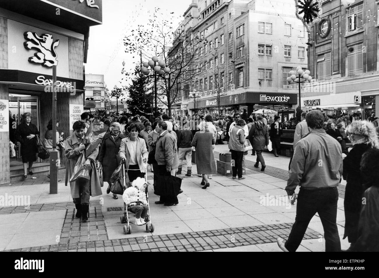 Christmas shoppers on Church Street, one of Liverpool's shopping areas. Church Street, Liverpool, Merseyside. 4th December 1985. Stock Photo