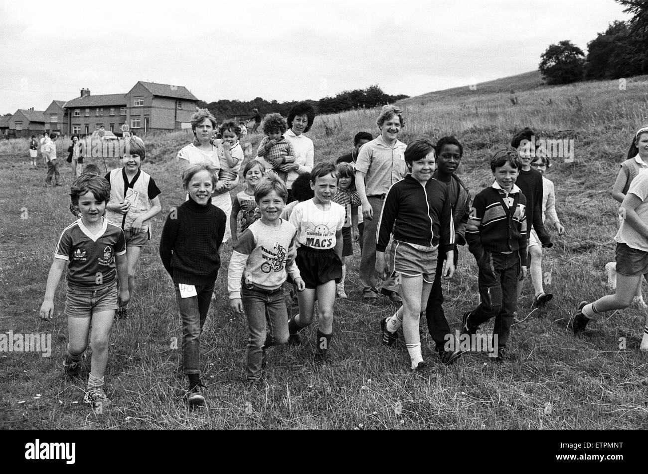 Setting off on a sponsored walk from Rodger Lane are youngsters and residents of the Ashenhurst area of Newsome.  Money raised from the walk will go to the local tenants' association, who is pressing for community centre for the area. 10th August 1985. Stock Photo