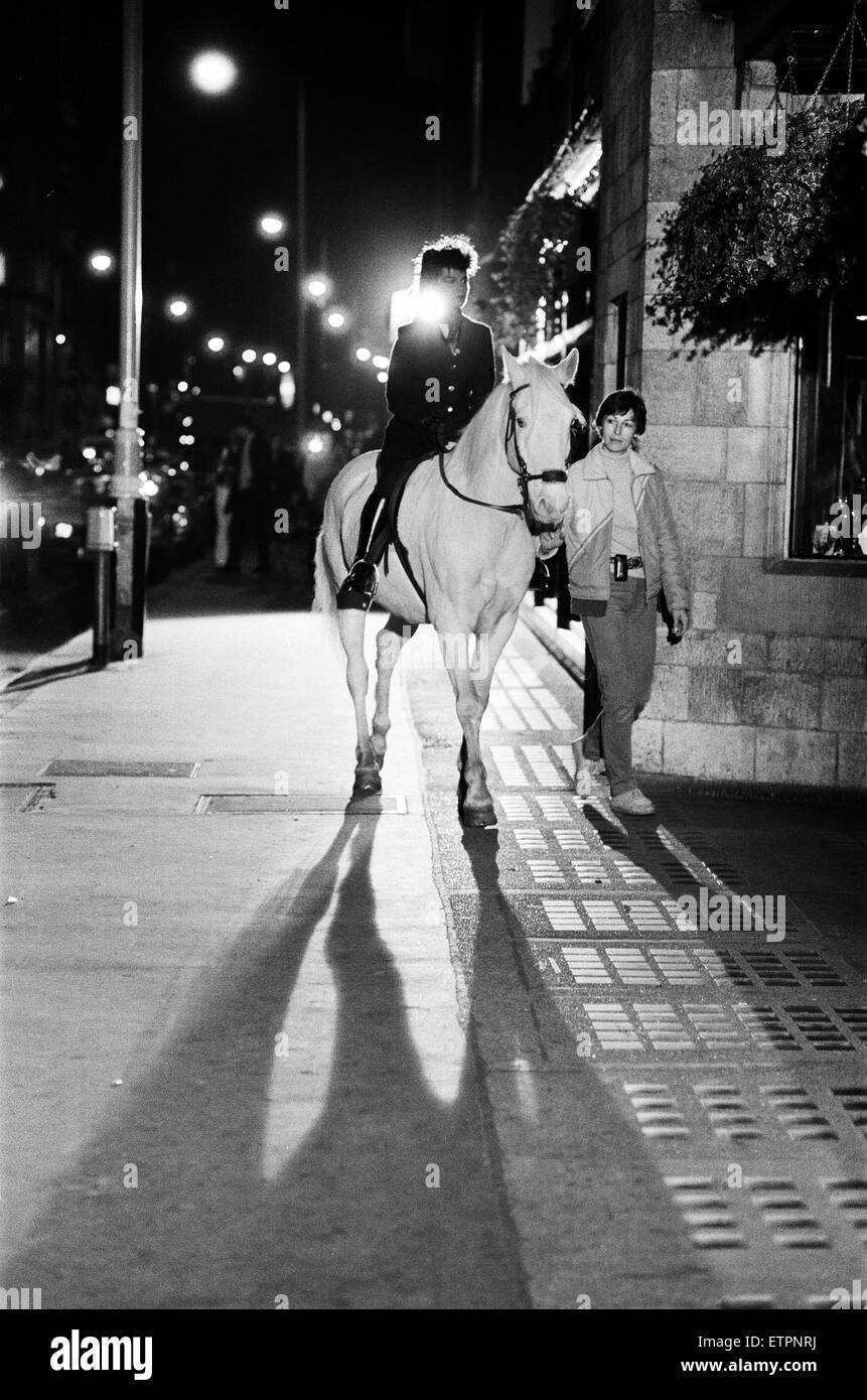 Pop singer and actress Toyah Willcox has always wanted to do her Christmas shopping on horseback! With a little help from TV-am's 'Fantasy Time', and Liberty's in Regent Street, Toyah rode a white horse called Messenger through the store. 1st November 198 Stock Photo