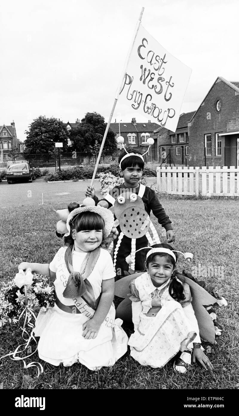 Middlesbrough's first multi cultural summertime festival at the Abingdon Road School complex. Pictured, (left to right), Lisa Graham 4 years, Purvin souchit 3 years and Raxan Ravegother 4 years. 29th June 1985. Stock Photo