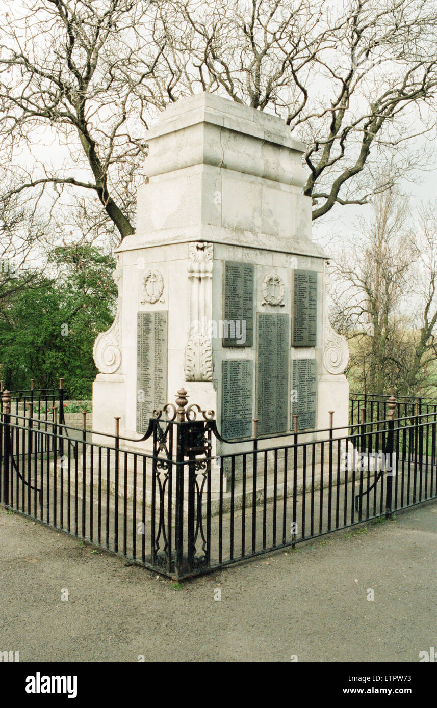 Thornaby Cenotaph, Acklam Road, Thornaby, Stockton on Tees, 12th April 1995. Stock Photo