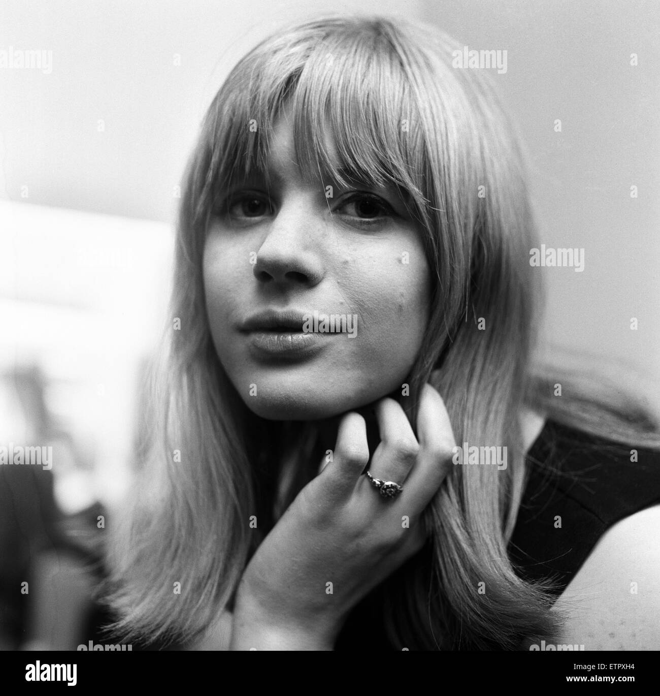 Marianne Faithfull, the pop singer who has reached the top ten since she started singing five months ago, held a press conference this afternoon to announce tat she has changed her manager. Marianne is pictured with her pet Dalmation dog Sara Bingley. 2nd February 1965. Stock Photo