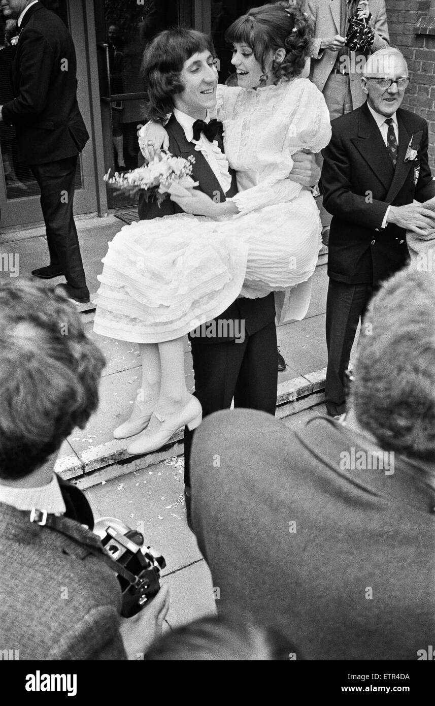 Wedding of The Who rock group guitarist Pete Townshend and Karen Astley at Didcot Registry Office. 20th May 1968. Stock Photo