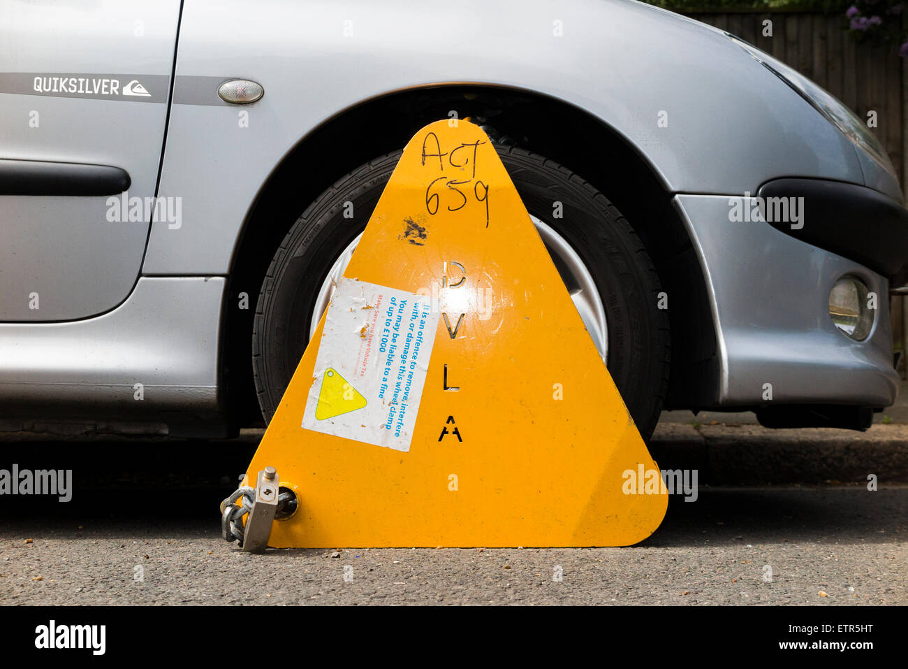 Car wheel clamp clamping warning hires stock photography and images Alamy