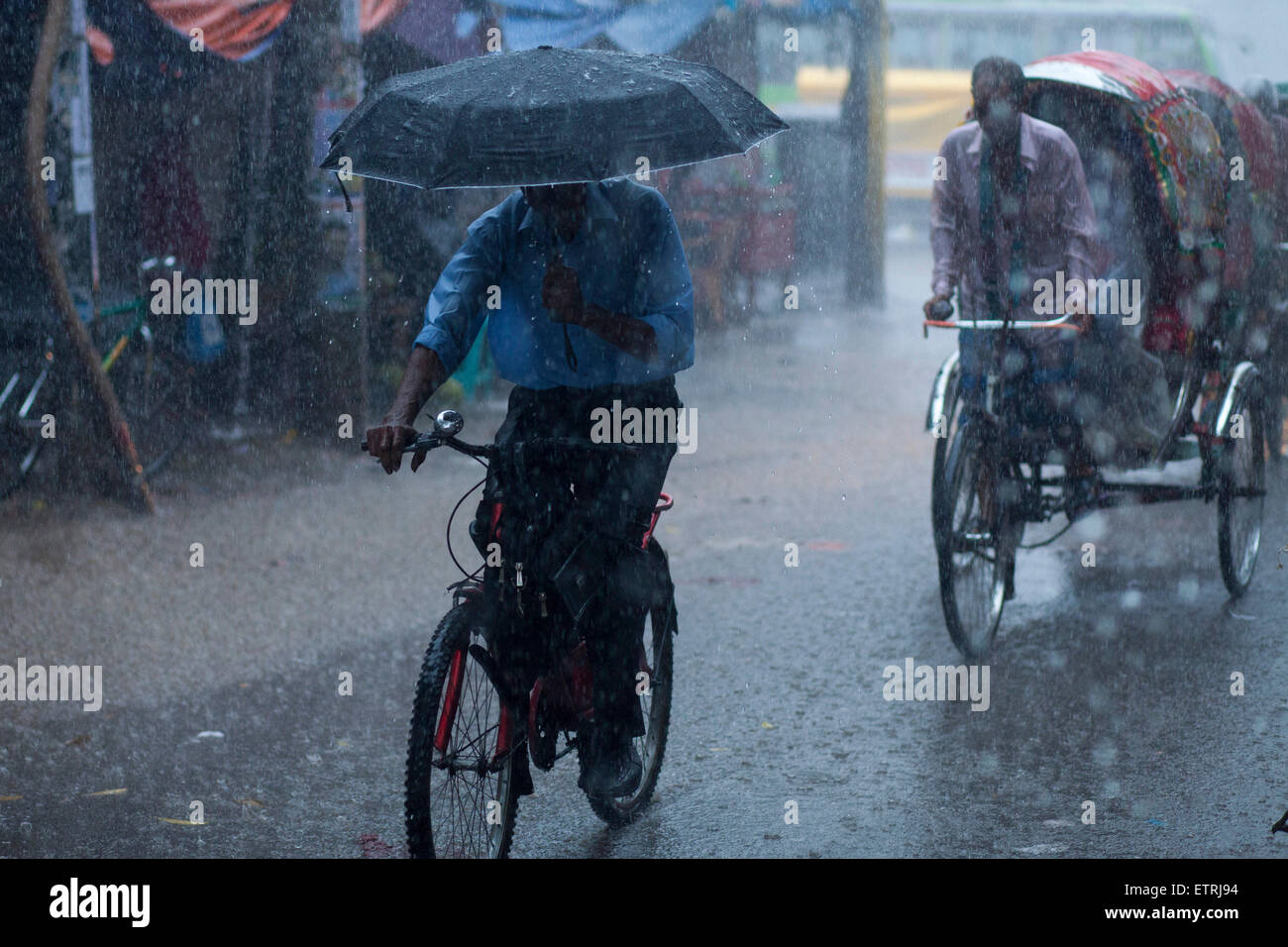 Dhaka, Bangladesh. 15th June, 2015. A man riding bicycle during heavy rain in Dhaka. Credit:  zakir hossain chowdhury zakir/Alamy Live News Stock Photo
