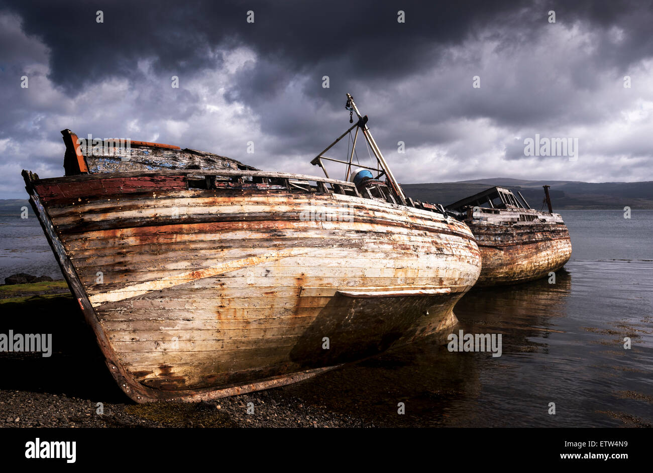 Wrecked fishing boats beached on the shore at Salen, Isle of Mull, Argyll, Inner Hebrides, Scotland. Stock Photo