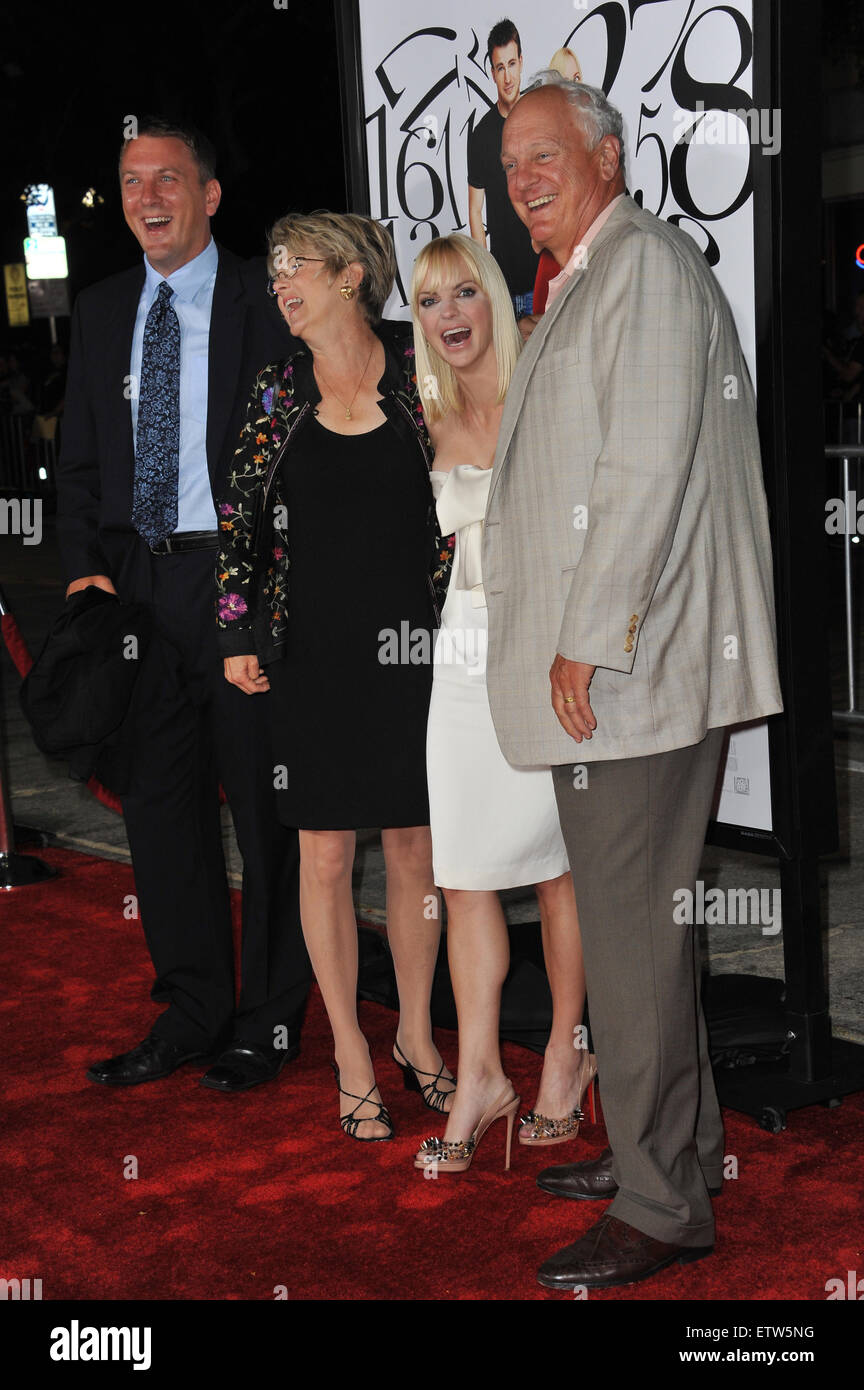 LOS ANGELES, CA - SEPTEMBER 19, 2012: Anna Faris with parents & brother