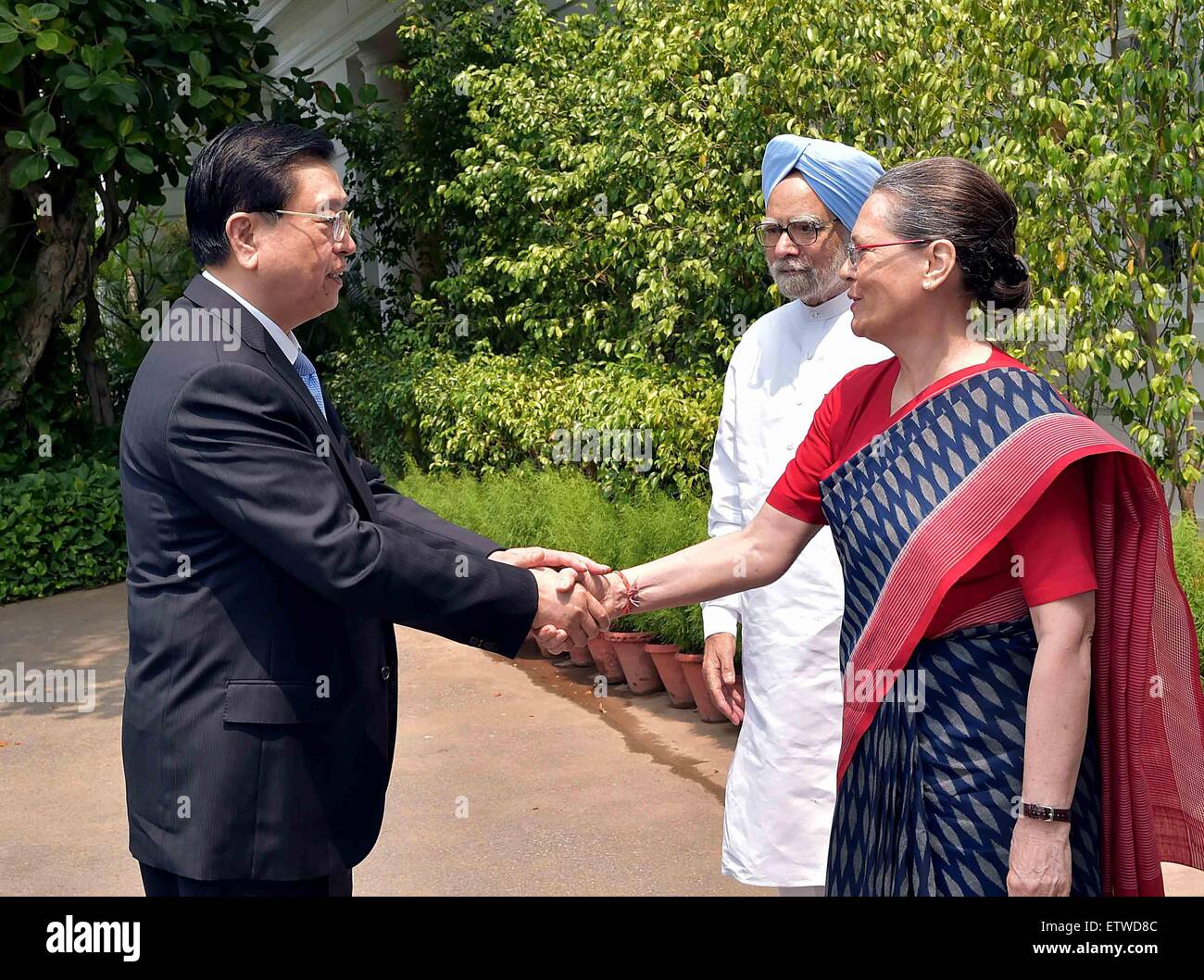 New Delhi, India. 16th June, 2015. Zhang Dejiang (L), chairman of the Standing Committee of China's National People's Congress, meets with Sonia Gandhi (1st R), president of the Indian National Congress Party, and former Indian Prime Minister Manmohan Singh (2nd R) in New Delhi, India, June 16, 2015. © Li Tao/Xinhua/Alamy Live News Stock Photo
