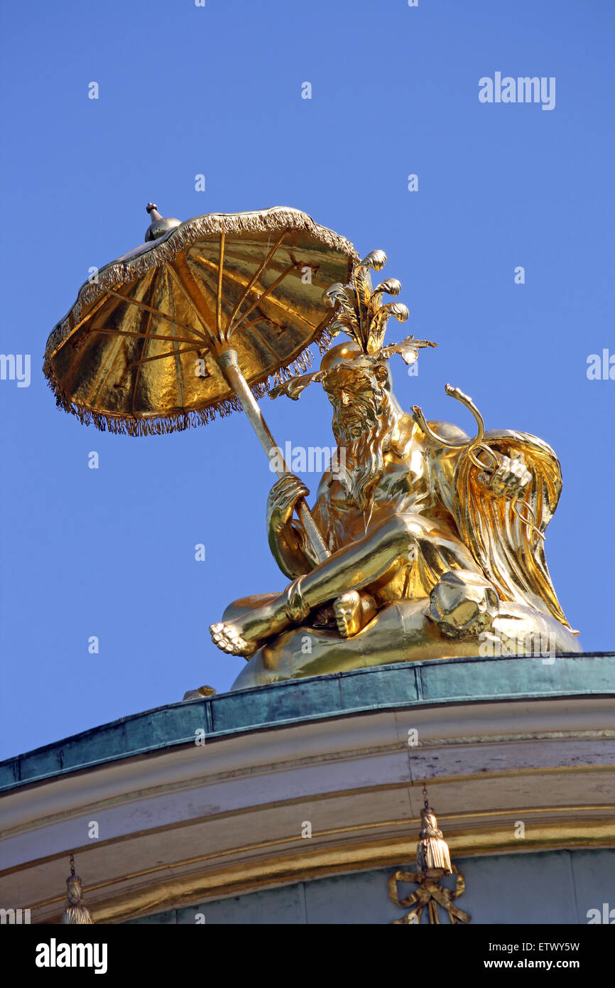 Gilded cupola to tented copper roof hires stock photography and images