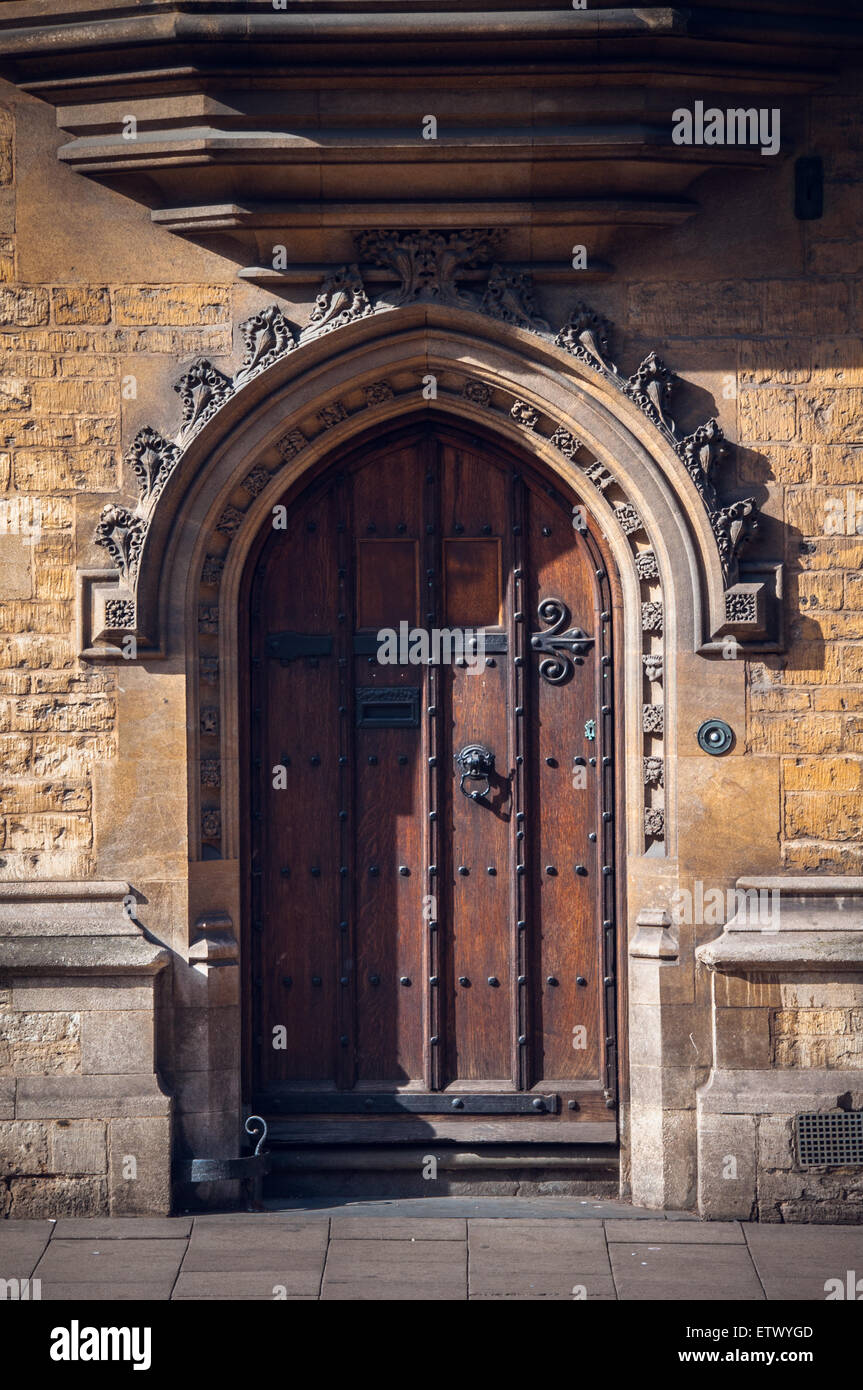 Oxford university closed gates hi-res stock photography and images - Alamy