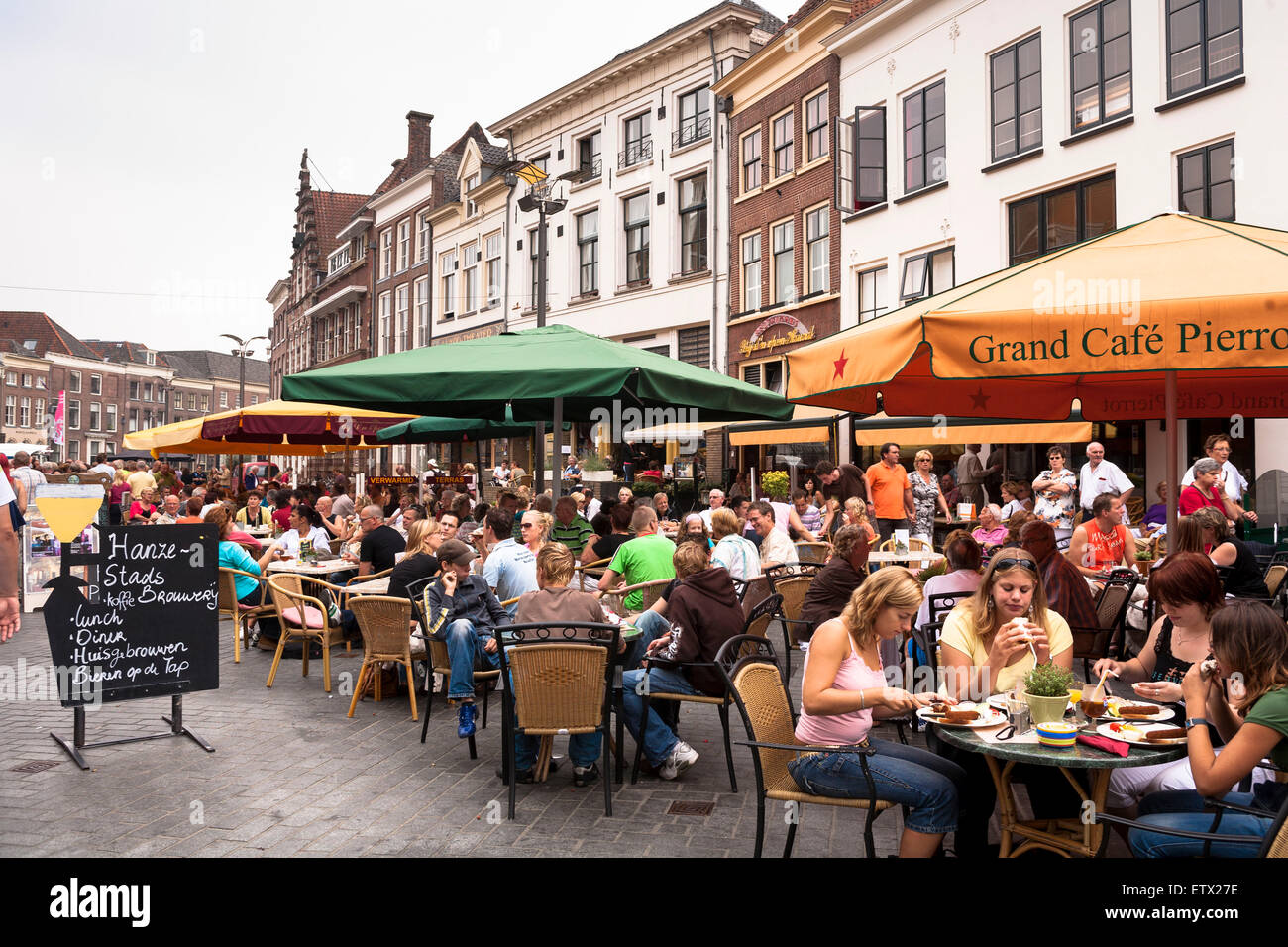 NLD, Netherlands, city of Zutphen, pavement cafes at the Houtmarkt which means Woodmarket.  NLD, Niederlande, Zutphen, Strassenc Stock Photo