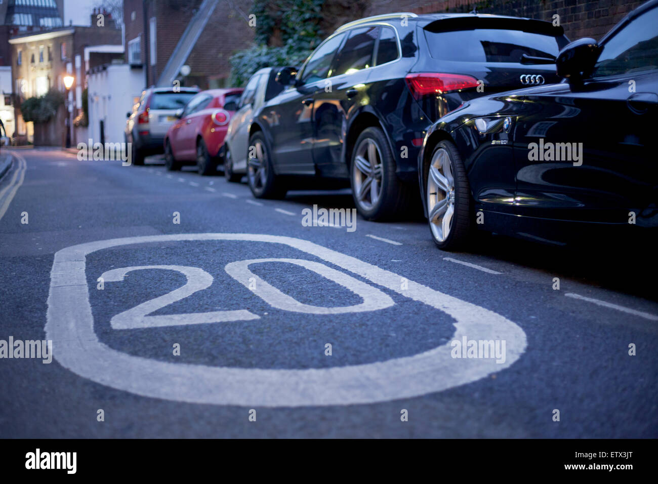 Twenty miles per hour speed limit, London Stock Photo Alamy