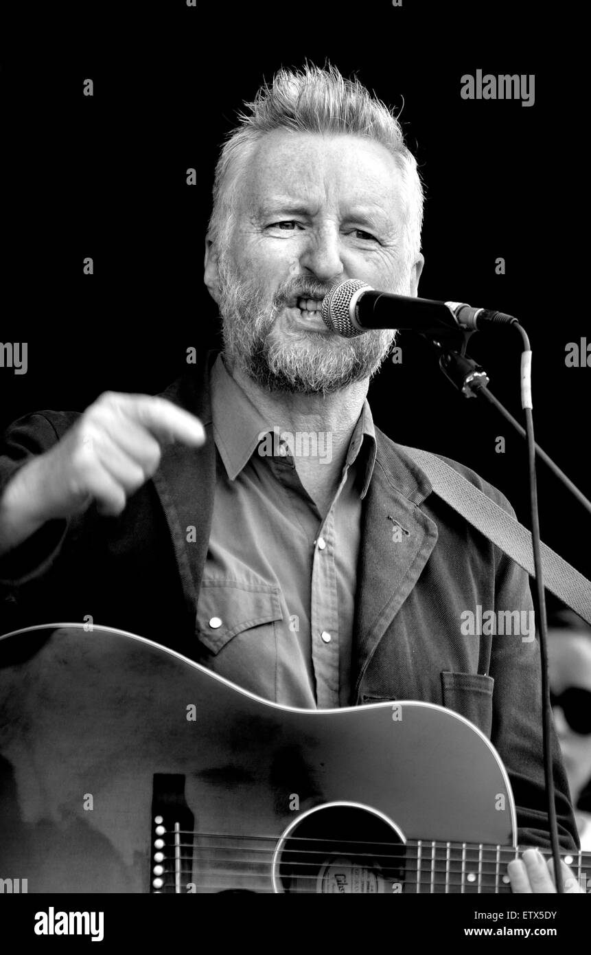 Billy Bragg (singer and left-wing campaigner) at a rally in Trafalgar Square against privatisation of the National Health Servic Stock Photo