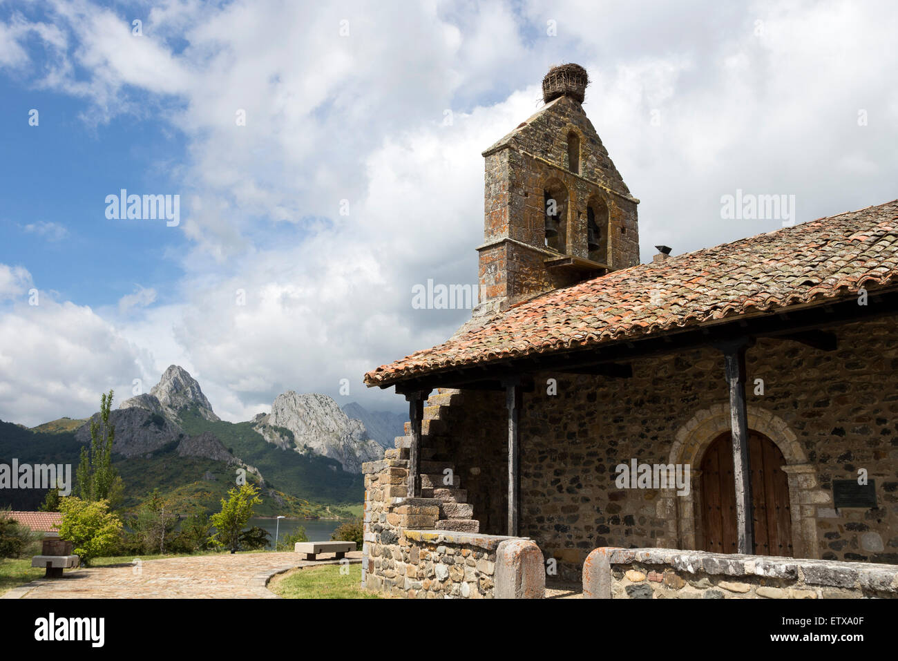 The Ermita Nuestra Señora del Rosario, (Chapel of our Lady of the Rosary) and Pico Gilbo, Riaño, Picos de Europa Spain Stock Photo