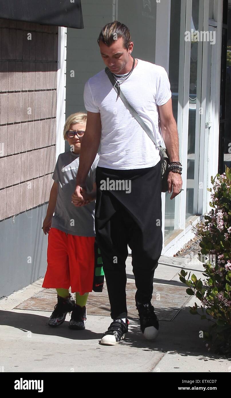 Gavin Rossdale and his son Zuma out and about in West Hollywood(01)