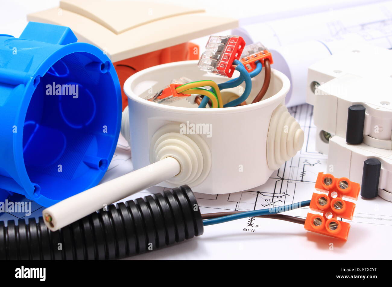 Components for use in installations and electrical diagrams, copper