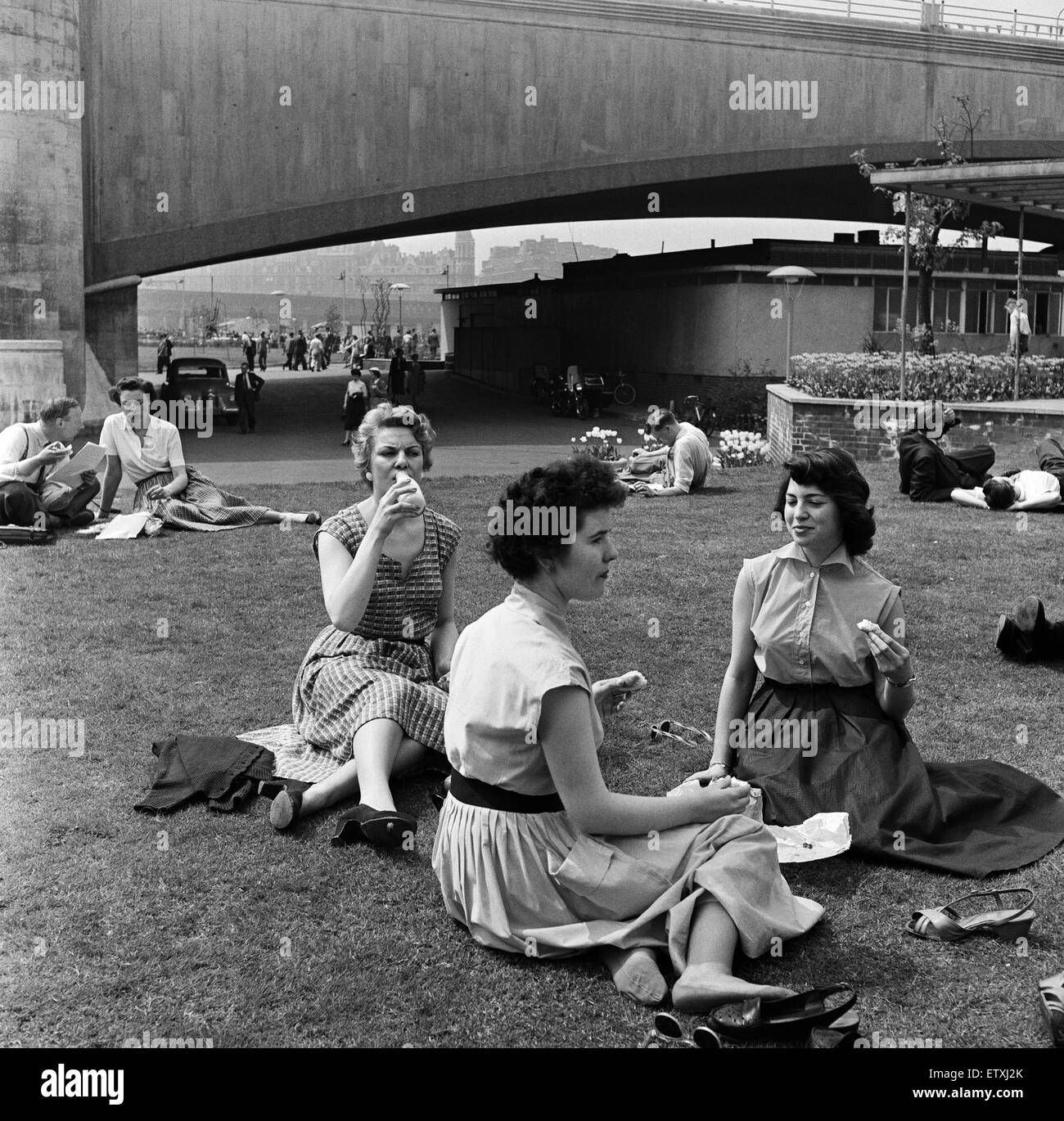 The end of a lunch time picnic at the Exhibition Southbank Garden. Miss Tessa Burnstock, 20 years old, her picnic in the open. London, 13th May 1954. Stock Photo