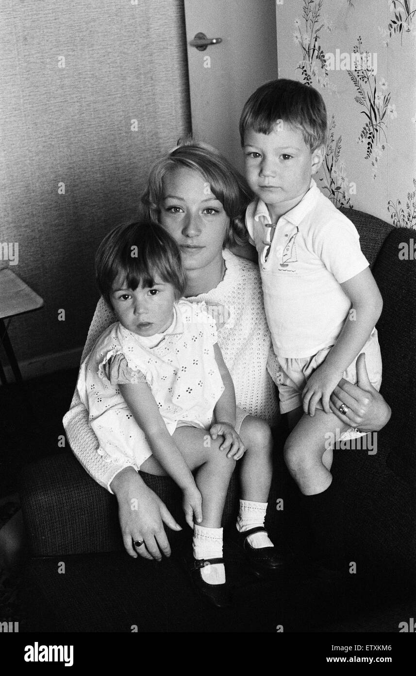 Mrs Gillian Wombwell, wife of murdered Detective Constable David Wombwell aged 25, pictured at home,  with children, Melanie aged 2 and Daen aged 3, East Acton, 3rd September 1966. Stock Photo
