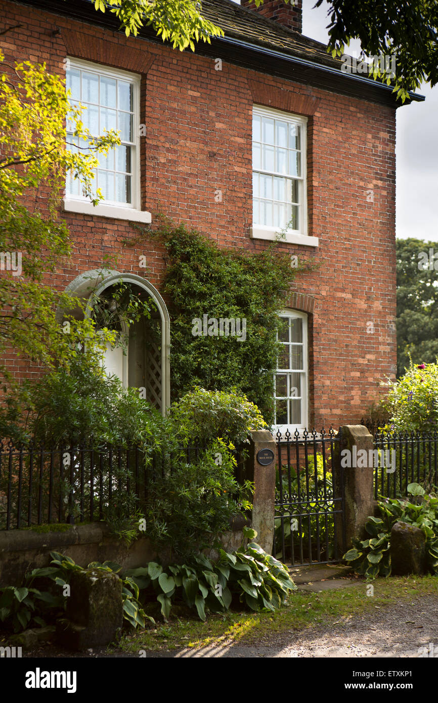 UK, England, Derbyshire, Eyam, Church Street, the Brick House,