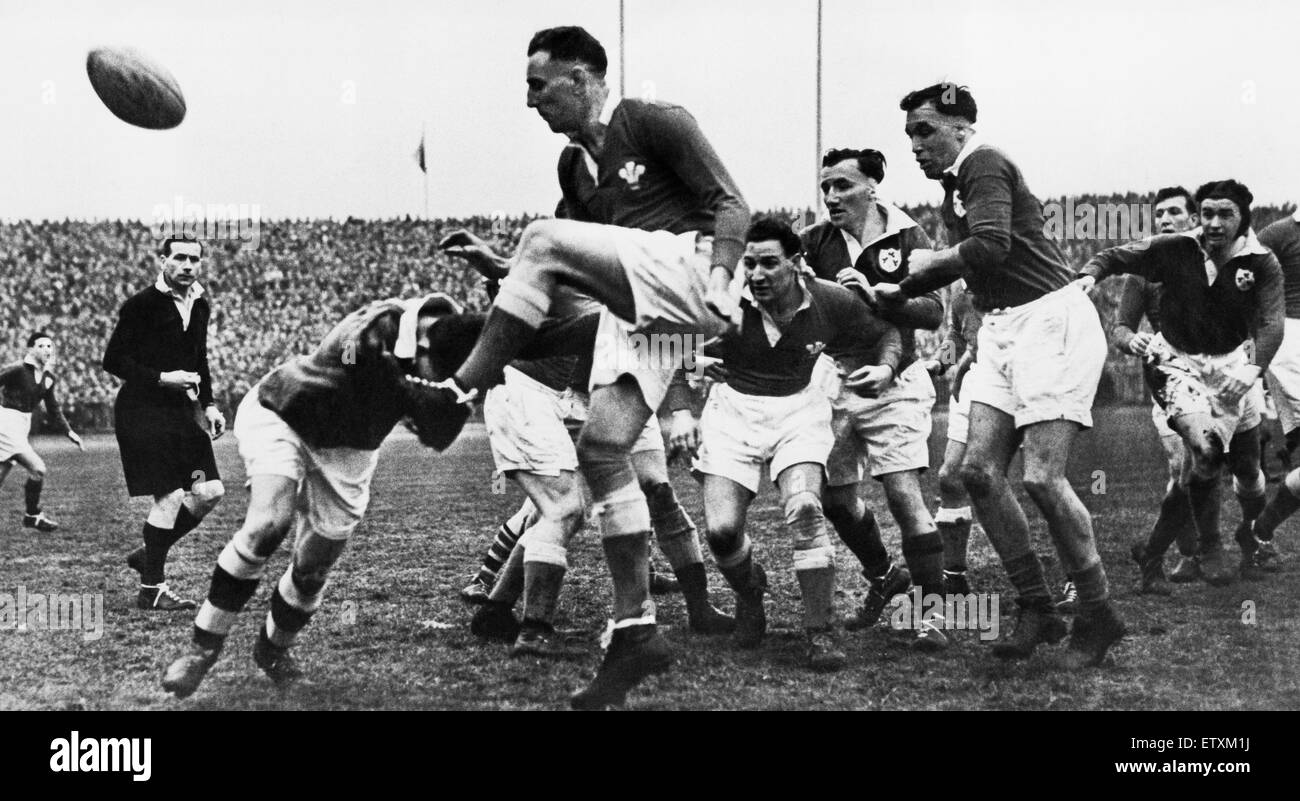 John Albert Gwilliam (born 28 February 1923) was a Welsh rugby union 'No 8' who played international rugby for Wales and club rugby for Cambridge University, Edinburgh Wanderers, Gloucester, Newport, London Welsh, Llanelli and Wasps. He captained the Wale Stock Photo