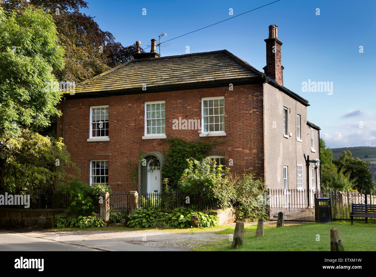 UK, England, Derbyshire, Eyam, Church Street, the Brick House, Georgian home built  from bricks Stock Photo