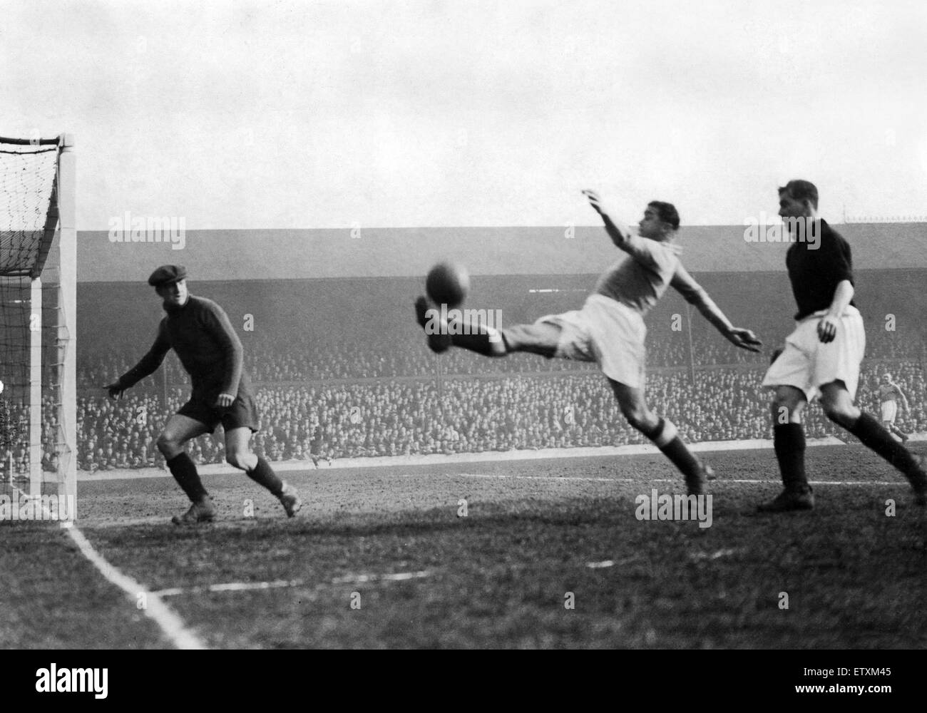English League Division One match at Anfield. Liverpool 2 v Everton 1. Everton forward William 'Dixie' Dean attempts a shot on goal watched by Liverpool goalkeeper Stan Kane and full back Jack Tennant during the Merseyside derby. 20th March 1935. Stock Photo