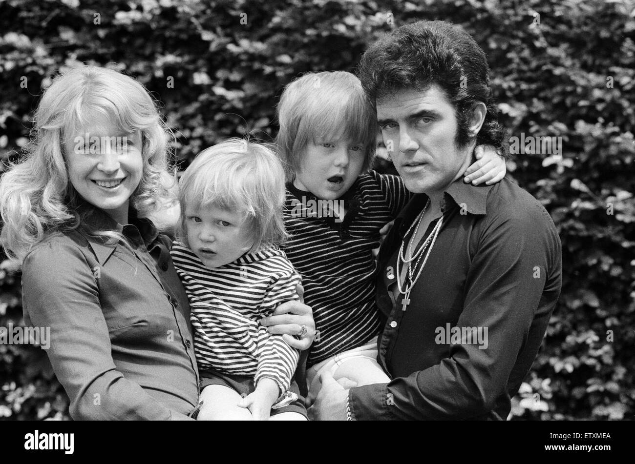 Pop singer Alvin Stardust at his new house in Stanmore with his family - wife Iris and sons Shaun, 4, and Adam, 2. 7th July 1974. Stock Photo