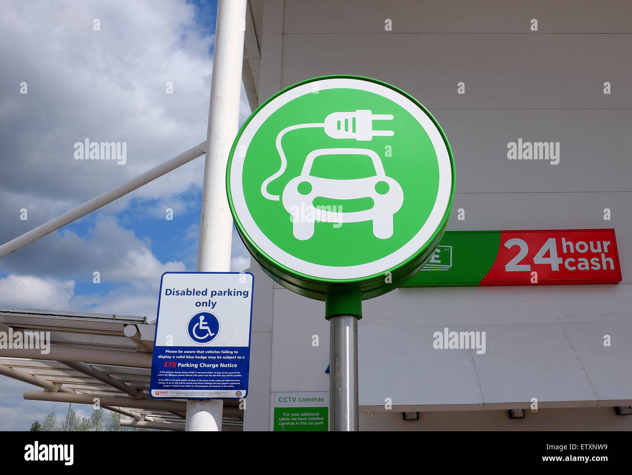 Battery charging point hires stock photography and images Alamy