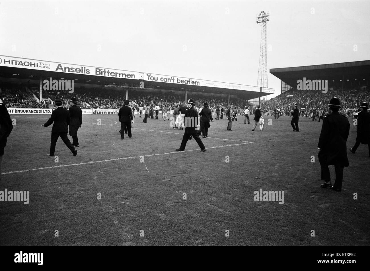 Aston Villa v Rangers match at Villa Park, which was later abandoned after a pitch invasion. 9th October 1976. Stock Photo