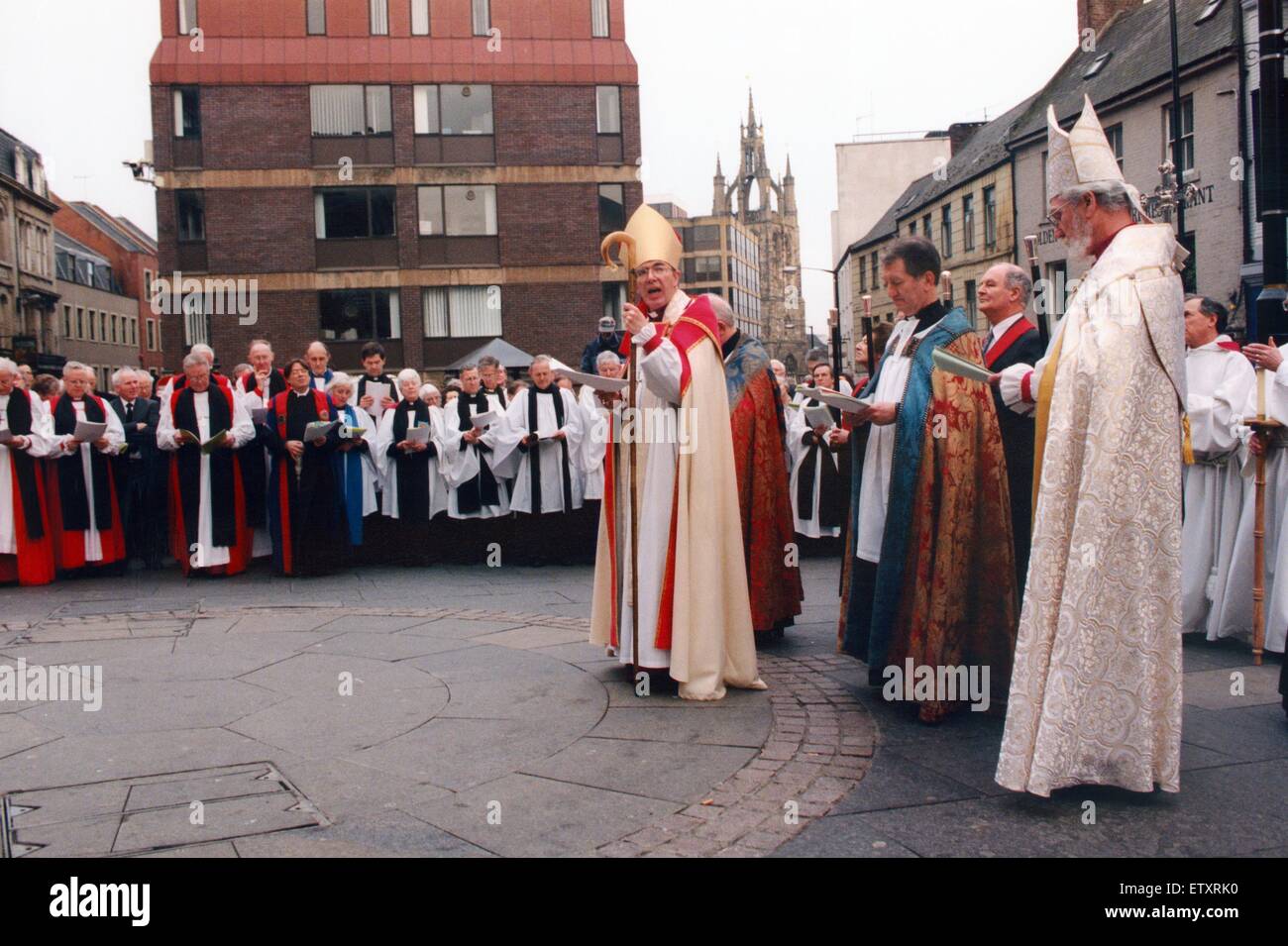 The enthronement of the Bishop of Newcastle, the Right Reverend Martin Wharton, Bigg Market, Newcastle. 14th February 1998. Stock Photo