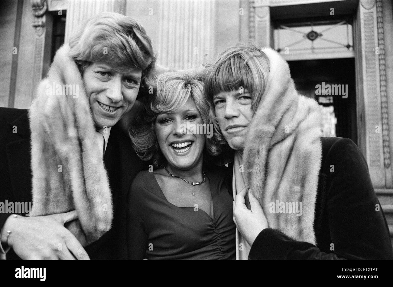 Greg Smith marries Lynda Bellingham, who is to star in his next film 'Confessions of a Driving Instructor', at Marylebone Registry Office. The couple are pictured with Robin Askwith, who acted as Best Man. 7th November 1975. Stock Photo