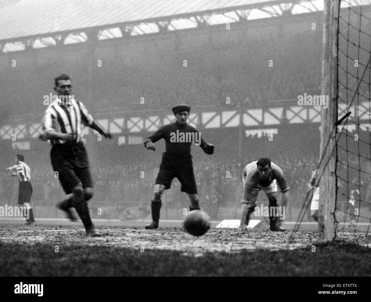 1920s football match hires stock photography and images Alamy