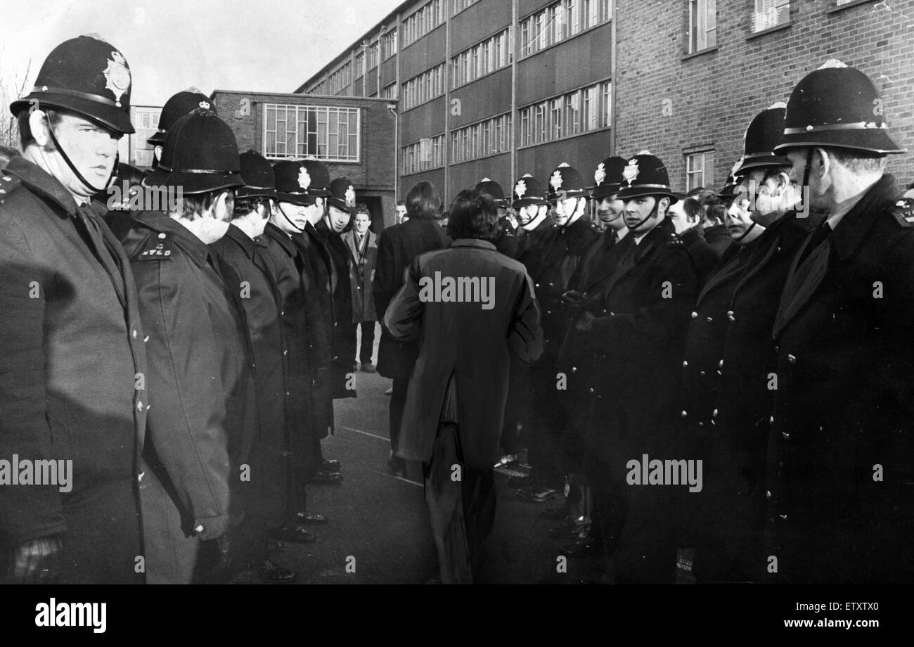 1972 Miners Strike. An office worker at the NCB Office at Llanishen, north of Cardiff, walks through a line of Police Officers, providing protection, when pickets were out trying to stop the office workers from entering the building, Llanishen, Cardiff, W Stock Photo