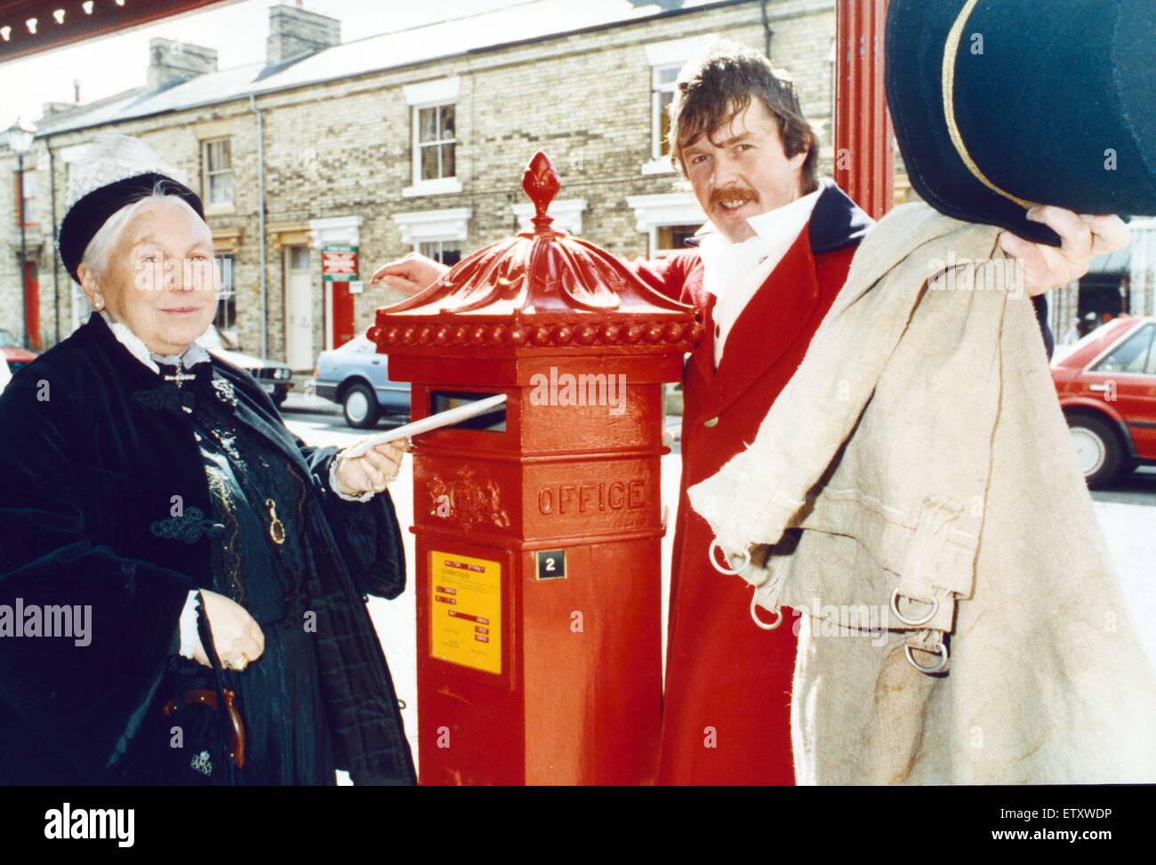 What a right royal present for Saltburn's Victorian celebrations. On this occasion, with a Victorian postbox being installed at the resort, Queen Victoria WAS amused! 'Queen Victoria' was Alice De Mellet De Bonas yesterday freeted period-attired postman B Stock Photo