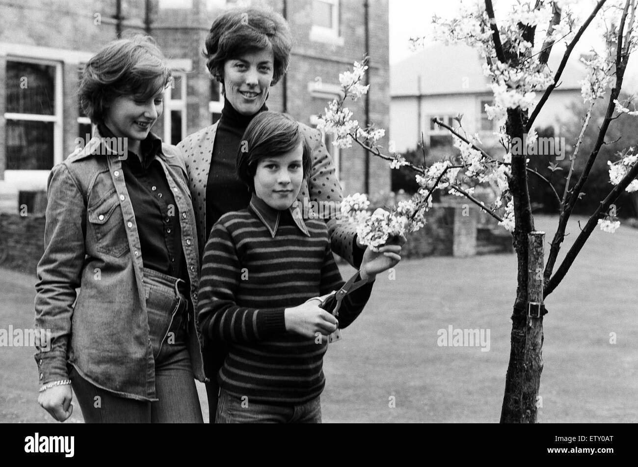 Spike Milligan's wife Paddy with daughter Jane and Stepdaughter Sile ...