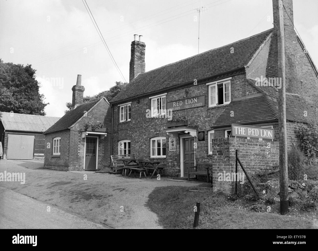 The Red Lion pub in Compton, Berkshire. 4th October 1960. Stock Photo