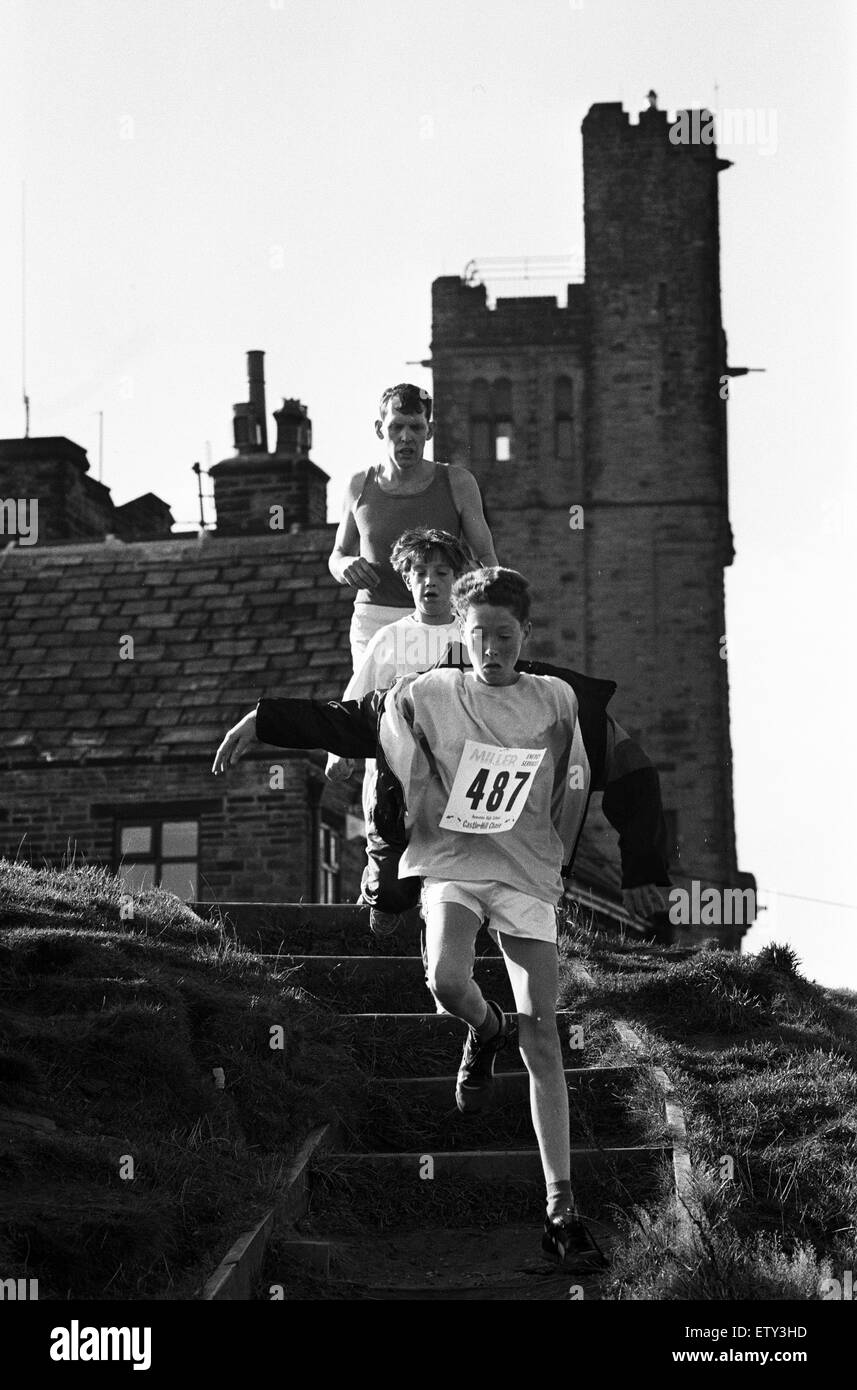 All the fun of the run... 140 pupils, parents, friends and even pets from Newsome High School raced from the school up to Castle Hill and back to raise more than ¿300 for school funds. The event ? sponsored by Sheffield firm Miller Energy Services ? was o Stock Photo