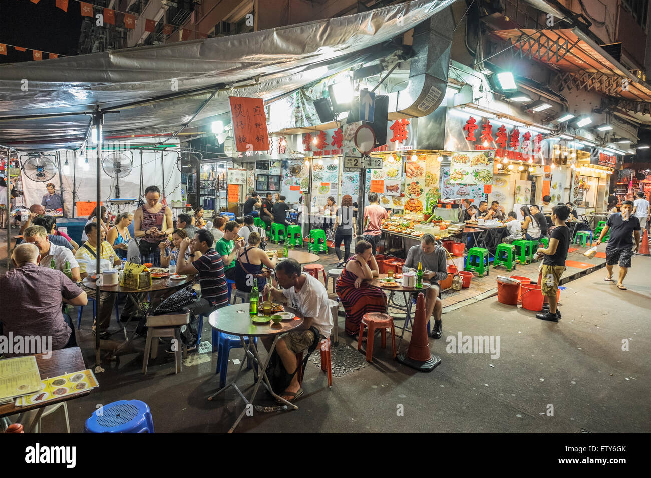 Busy seafood restaurant at temple Street night market in Kowloon Hong Kong Stock Photo