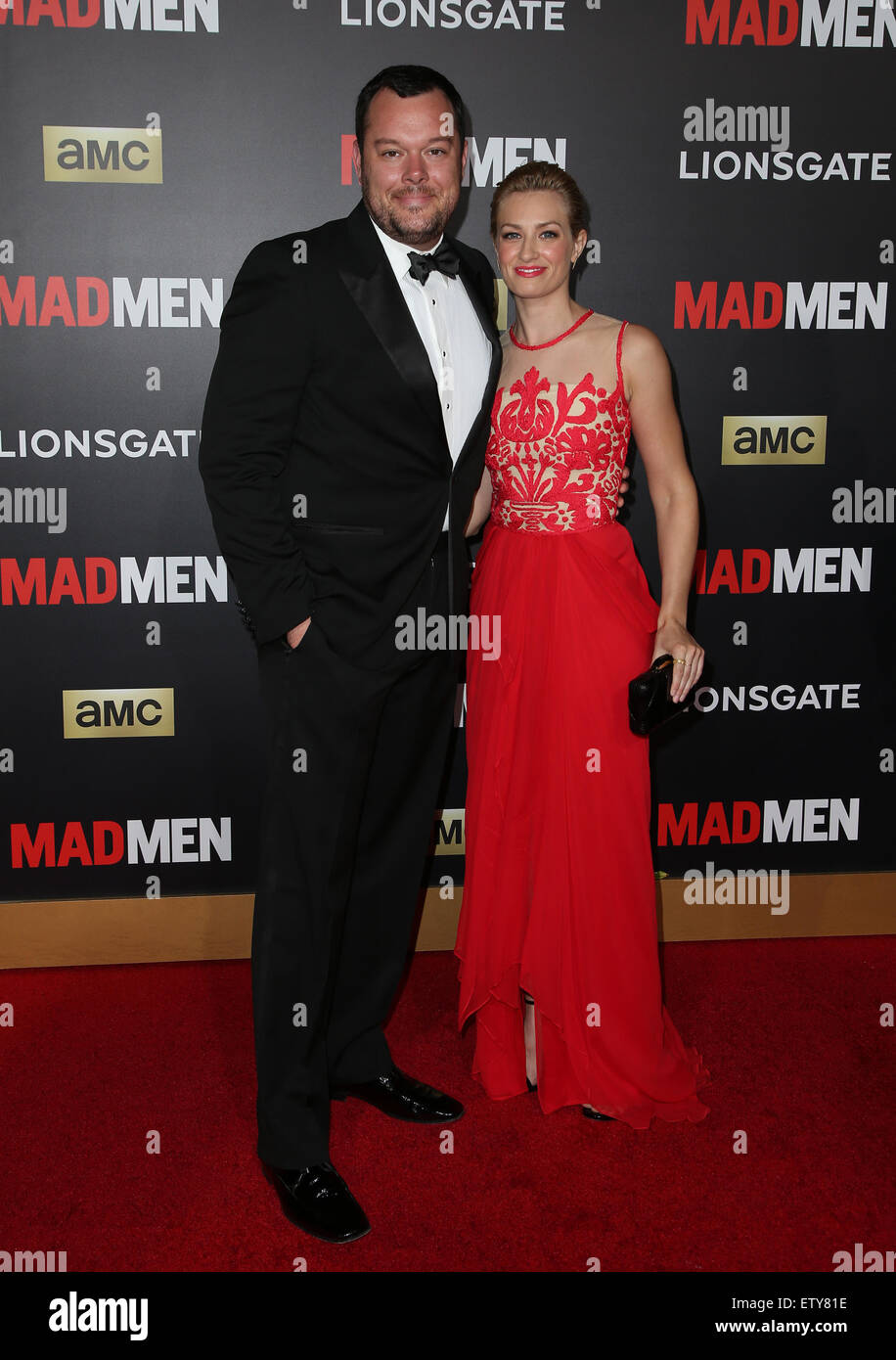 amc-celebrates-the-mad-men-7-episodes-of-mad-men-with-the-black-red